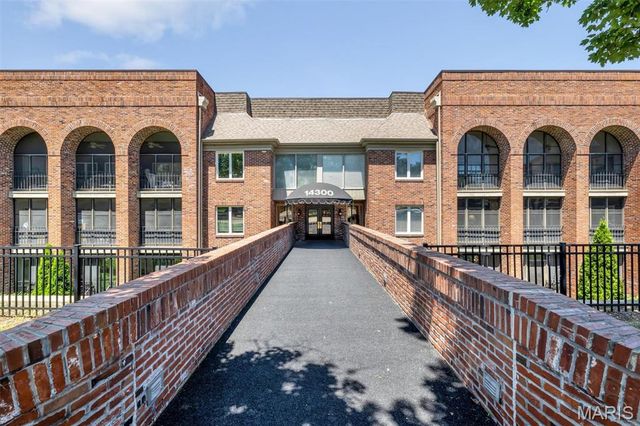 14300 Conway Meadows Court 303, Chesterfield, MO 63017
