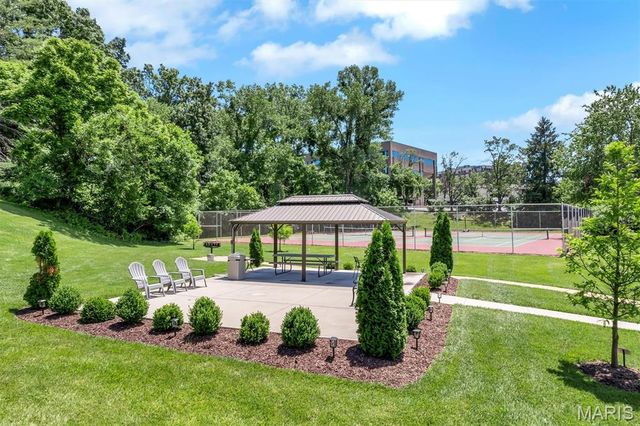 14300 Conway Meadows Court 303, Chesterfield, MO 63017