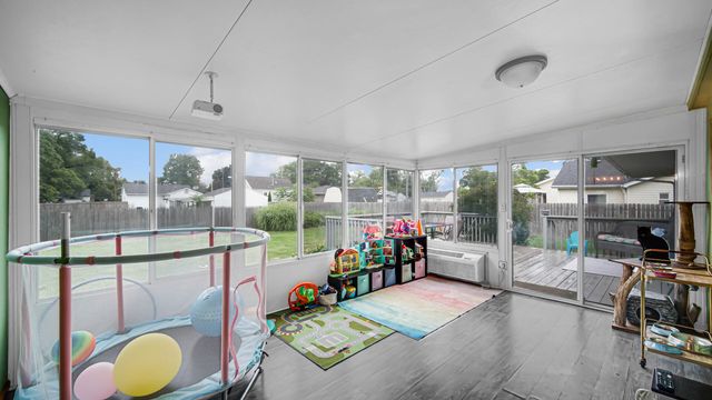 810 W 8th Street, Hobart, IN 46342