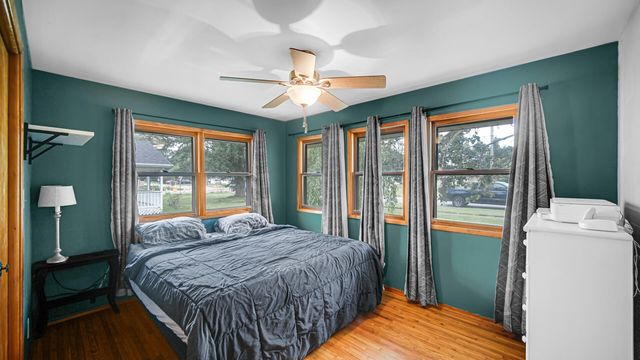 810 W 8th Street, Hobart, IN 46342