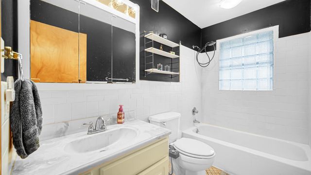 810 W 8th Street, Hobart, IN 46342