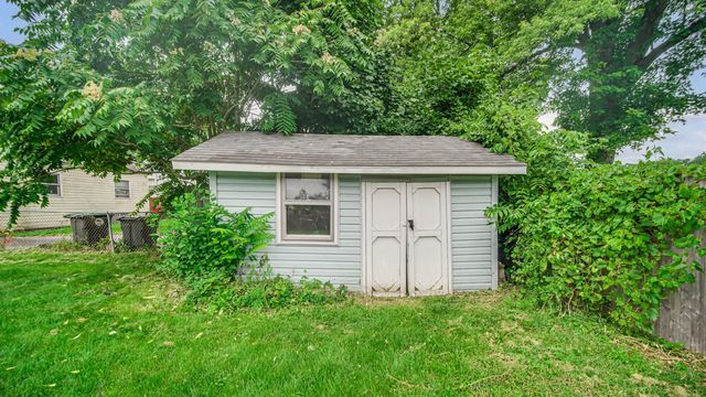 810 W 8th Street, Hobart, IN 46342