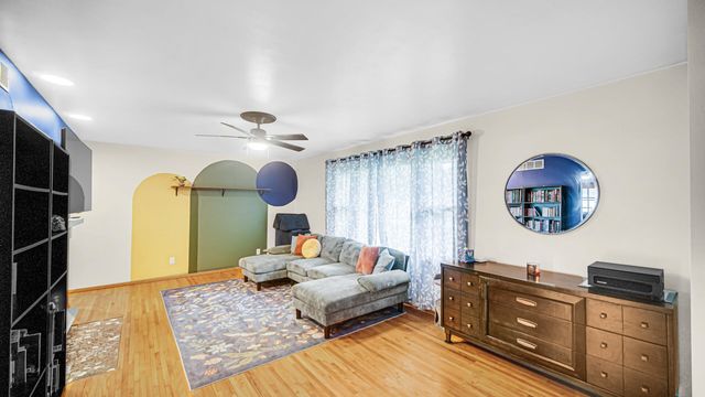 810 W 8th Street, Hobart, IN 46342