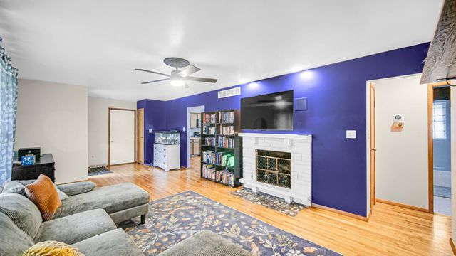 810 W 8th Street, Hobart, IN 46342