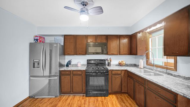 810 W 8th Street, Hobart, IN 46342