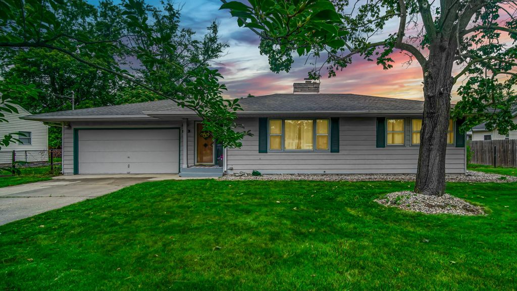 810 W 8th Street, Hobart, IN 46342