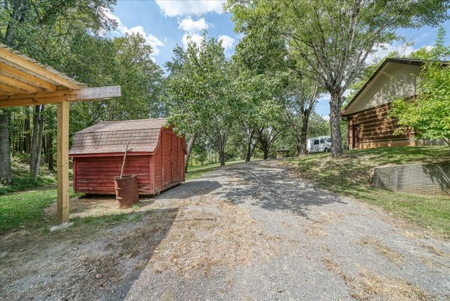 385 Paul Reecer Rd, Moss, TN 38575