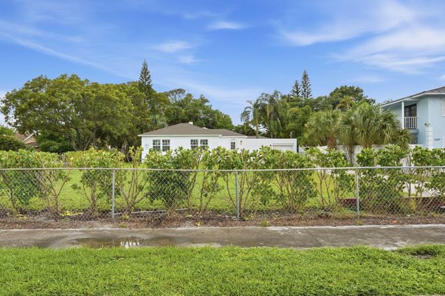 5203 N FLAGLER Drive, West Palm Beach, FL 33407