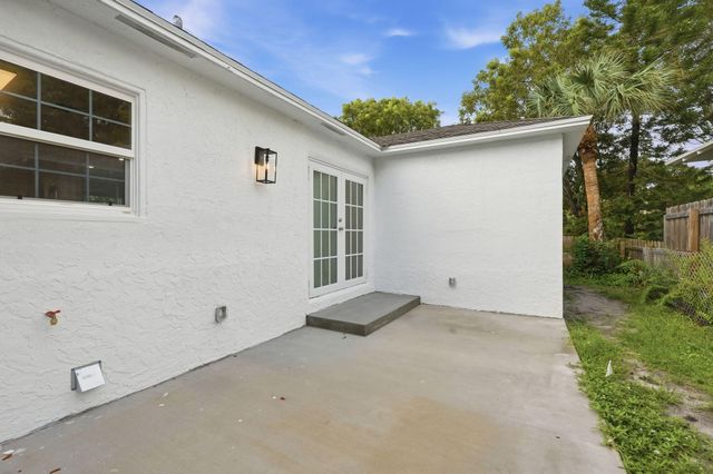 5203 N FLAGLER Drive, West Palm Beach, FL 33407