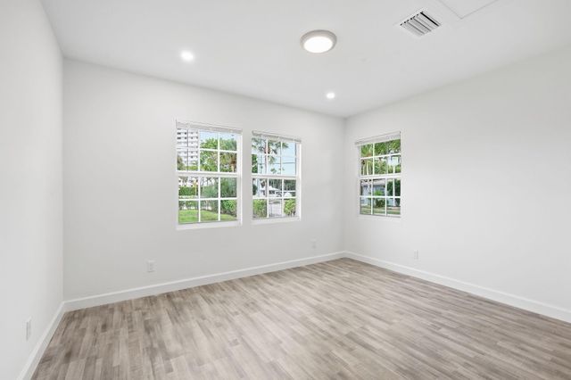5203 N FLAGLER Drive, West Palm Beach, FL 33407
