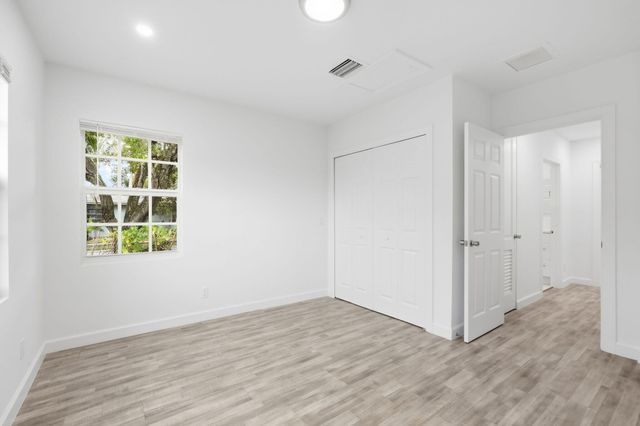 5203 N FLAGLER Drive, West Palm Beach, FL 33407
