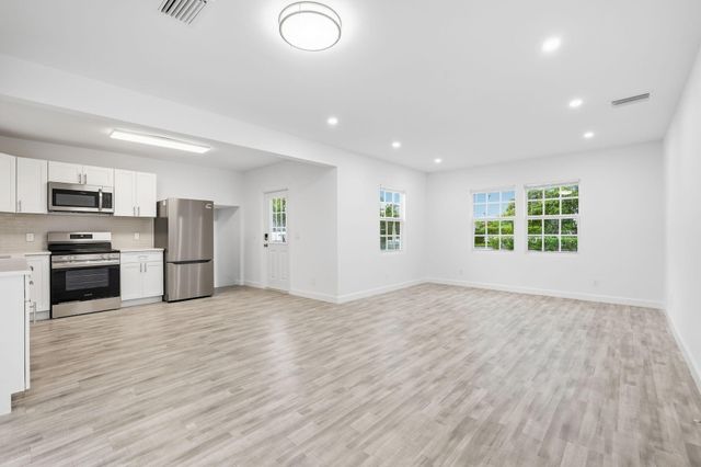 5203 N FLAGLER Drive, West Palm Beach, FL 33407