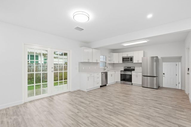5203 N FLAGLER Drive, West Palm Beach, FL 33407
