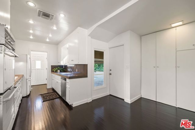 3621 Longview Valley Road, Sherman Oaks, CA 91423