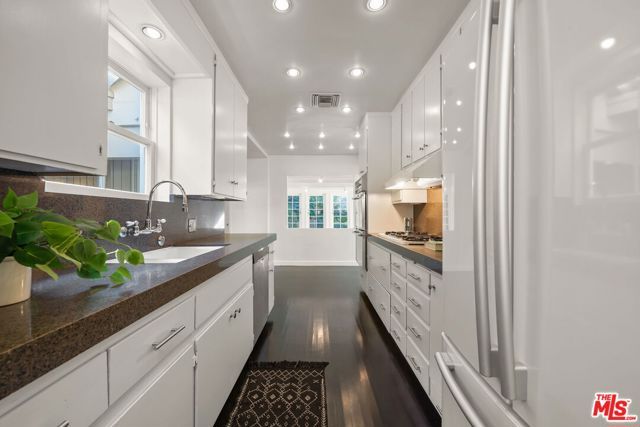 3621 Longview Valley Road, Sherman Oaks, CA 91423