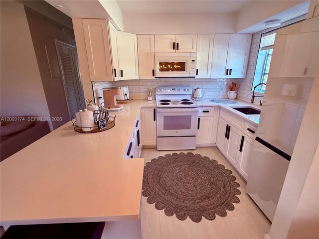 115 S C Street 101, Lake Worth, FL 33460