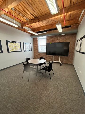 700 N Sacramento Boulevard, Chicago, IL 60612