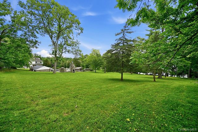 7 Lake Avenue, Monroe, NY 10950