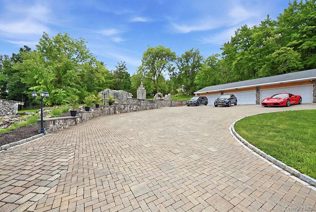 7 Lake Avenue, Monroe, NY 10950