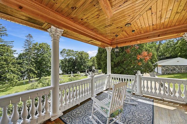 7 Lake Avenue, Monroe, NY 10950