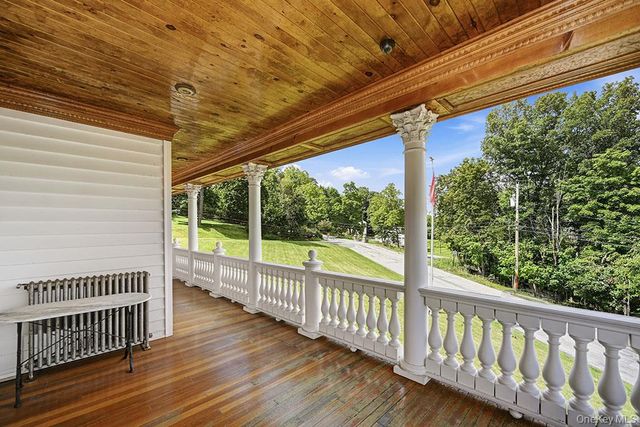 7 Lake Avenue, Monroe, NY 10950