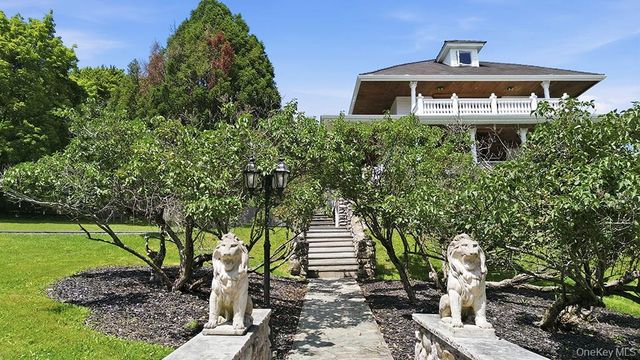 7 Lake Avenue, Monroe, NY 10950