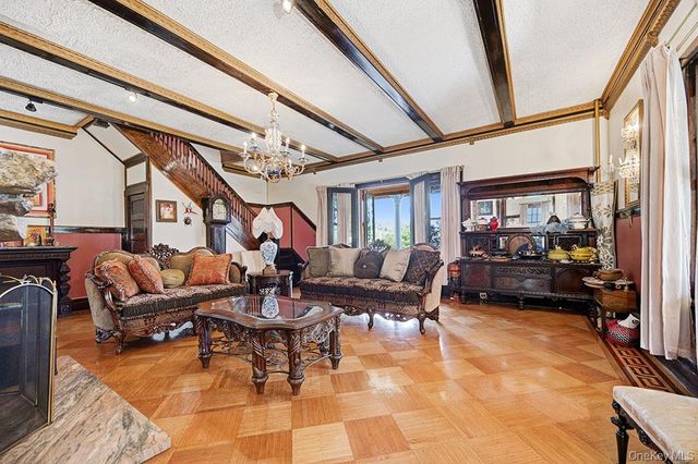 7 Lake Avenue, Monroe, NY 10950