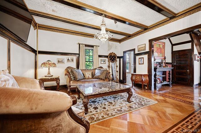 7 Lake Avenue, Monroe, NY 10950