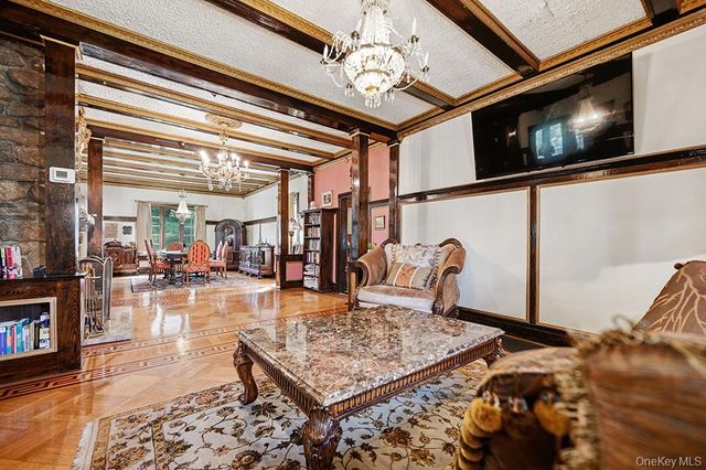 7 Lake Avenue, Monroe, NY 10950