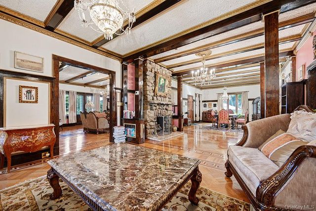 7 Lake Avenue, Monroe, NY 10950
