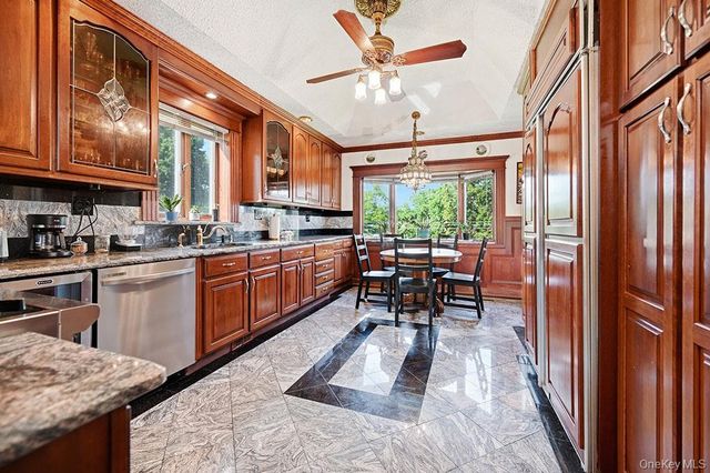 7 Lake Avenue, Monroe, NY 10950
