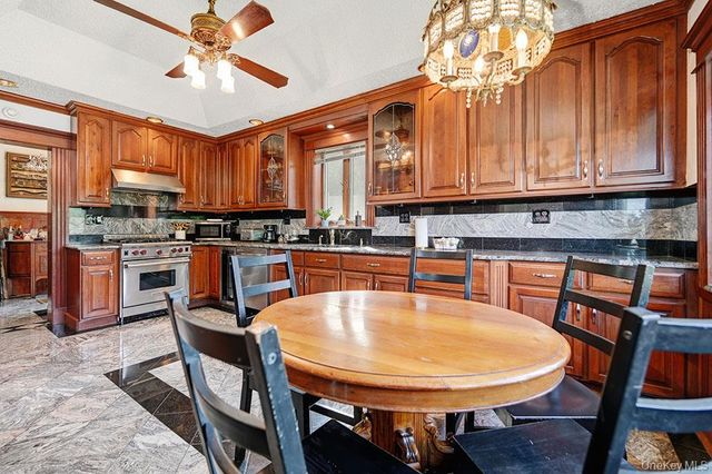 7 Lake Avenue, Monroe, NY 10950