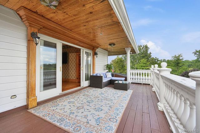 7 Lake Avenue, Monroe, NY 10950