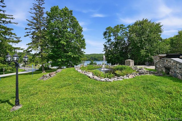 7 Lake Avenue, Monroe, NY 10950