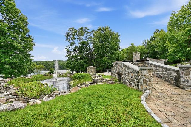 7 Lake Avenue, Monroe, NY 10950