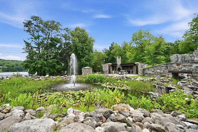 7 Lake Avenue, Monroe, NY 10950