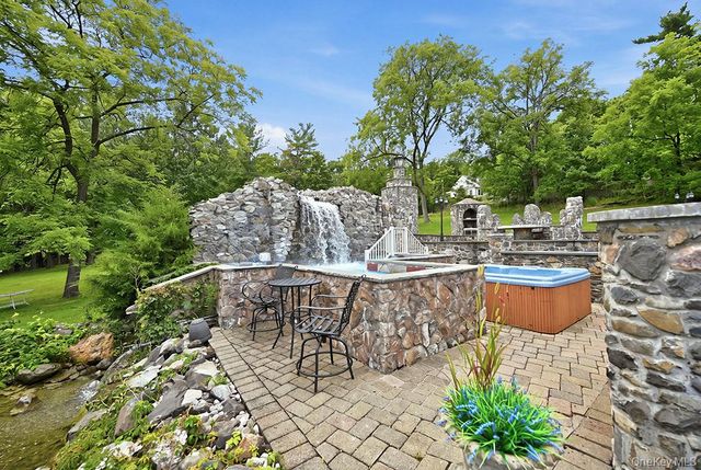 7 Lake Avenue, Monroe, NY 10950
