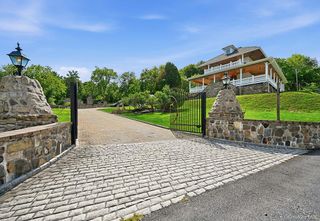 7 Lake Avenue, Monroe, NY 10950