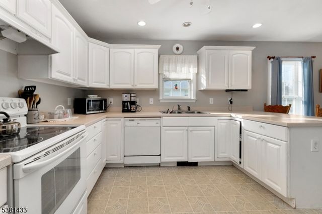 930 Wilbur Ave, Phillipsburg Town, NJ 08865