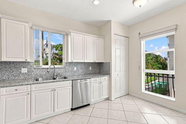 4619 Poinciana St Apt 7A, Lauderdale By The Sea, FL 33308