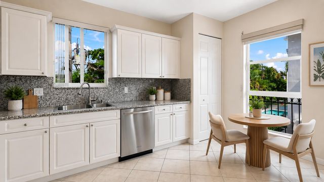 4619 Poinciana St Apt 7A, Lauderdale By The Sea, FL 33308