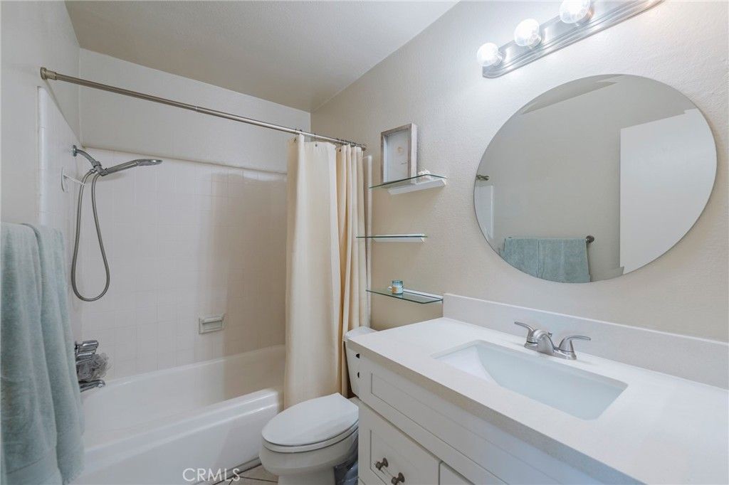 Image 11 of property listing at 1108 Camino Real 407, Redondo Beach, CA 90277