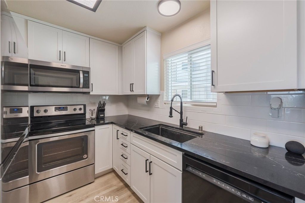 Image 6 of property listing at 1108 Camino Real 407, Redondo Beach, CA 90277