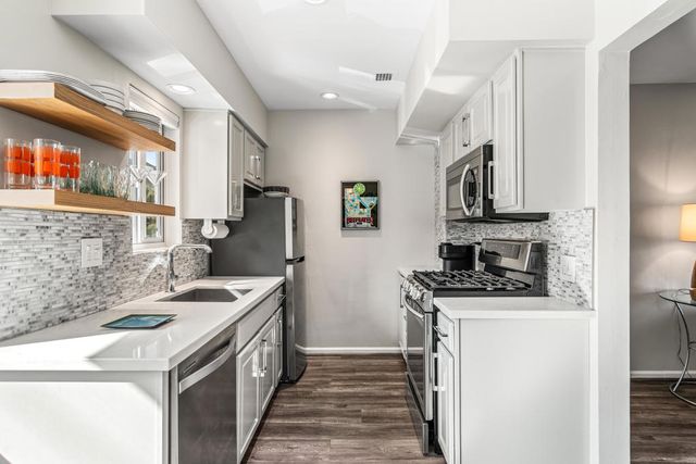 2290 S Palm Canyon Drive 17, Palm Springs, CA 92264