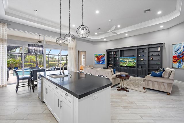 10626 Piazza Fontana, West Palm Beach, FL 33412