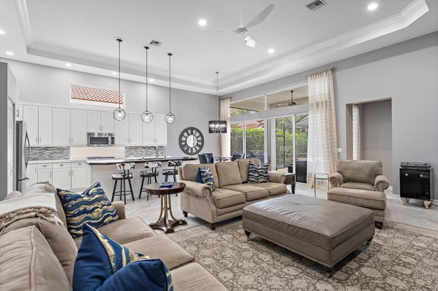 10626 Piazza Fontana, West Palm Beach, FL 33412