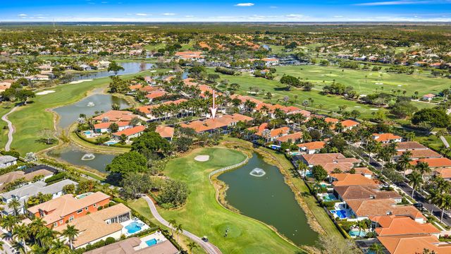 10626 Piazza Fontana, West Palm Beach, FL 33412