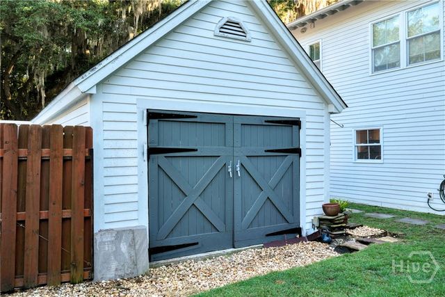 65 Richmond Drive, Savannah, GA 31406