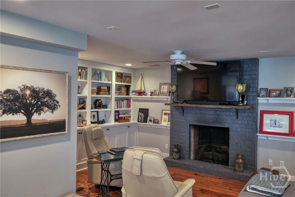 Image 10 of property listing at 65 Richmond Drive, Savannah, GA 31406