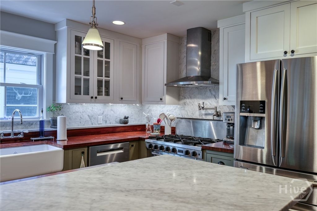 Image 12 of property listing at 65 Richmond Drive, Savannah, GA 31406